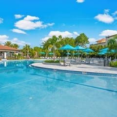 Lakeview Deluxe condo Prefect for Long stays & to Relax while Working away