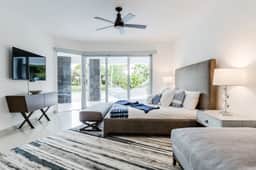 swim up At Mareazul Resort 2 bedrooms 2 bathrooms short walk to beach - Image 5