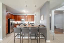 This Ground floor Lakeview condo At Vista Cay close to all major attractions - Image 5
