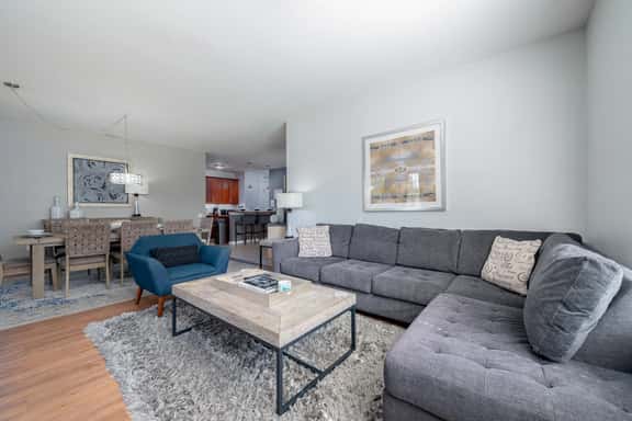This Ground floor Lakeview condo At Vista Cay close to all major attractions - Image 1
