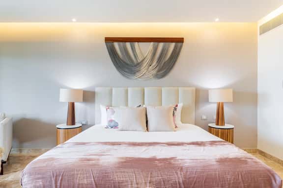Mareazul | Luxurious Steps-to-Beach Residence | Newly Renovated 3BR + Studio - Image 1