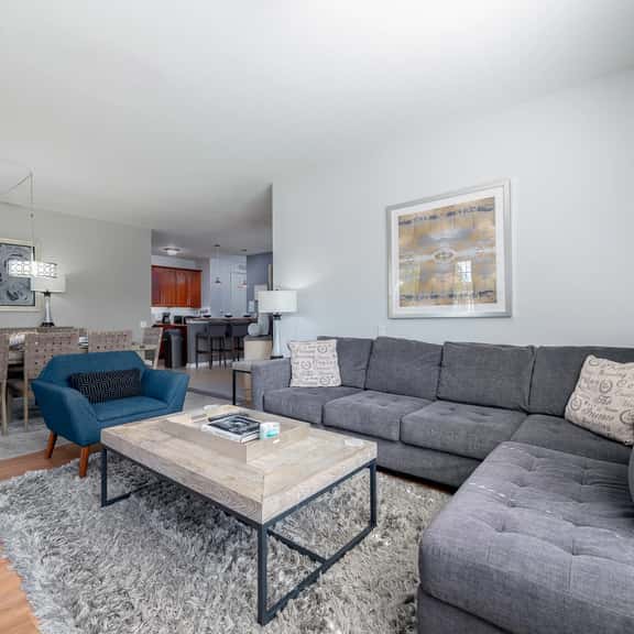 This Ground floor Lakeview condo At Vista Cay close to all major attractions - Image 1