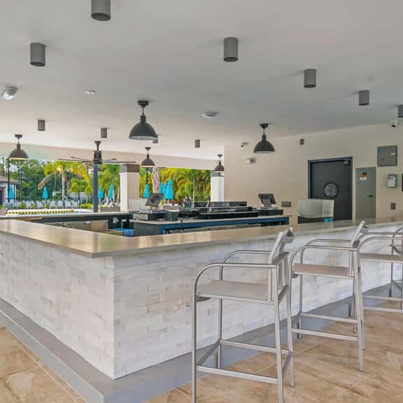 Lakeview Deluxe condo Prefect for Long stays & to Relax while Working away - Image 1