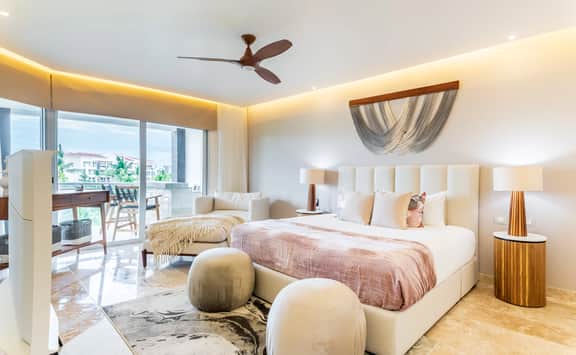 Mareazul | Luxurious Steps-to-Beach Residence | Newly Renovated 3BR + Studio - Image 2