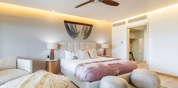 Mareazul | Luxurious Steps-to-Beach Residence | Newly Renovated 3BR + Studio - Image 3