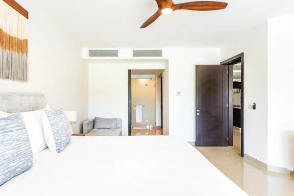 NEW 2BR Swim-Up at Mareazul Resort – Sleeps 6 | Casa Bellissima - Image 2